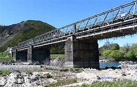This small town offers excellent fishing and hunting, biking and hiking. The famous historic bridge is the longest and oldest single span structure in the Southern Hemisphere.
Visit Website