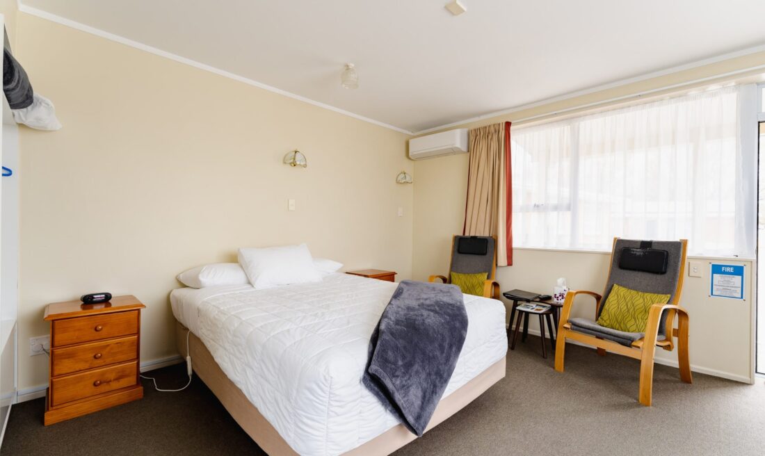 Highway Lodge Motel Accommodation In Balclutha - Queen Only Studio