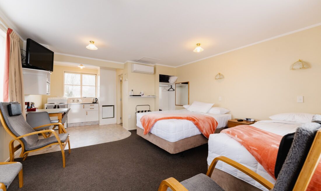 Highway Lodge Motel Accommodation in Balclutha - Interconnecting Family Unit