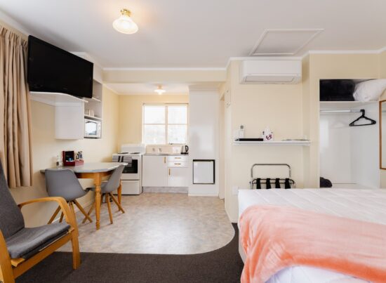 Highway Lodge Motel Accommodation in Balclutha - Queen Single Studio Unit
