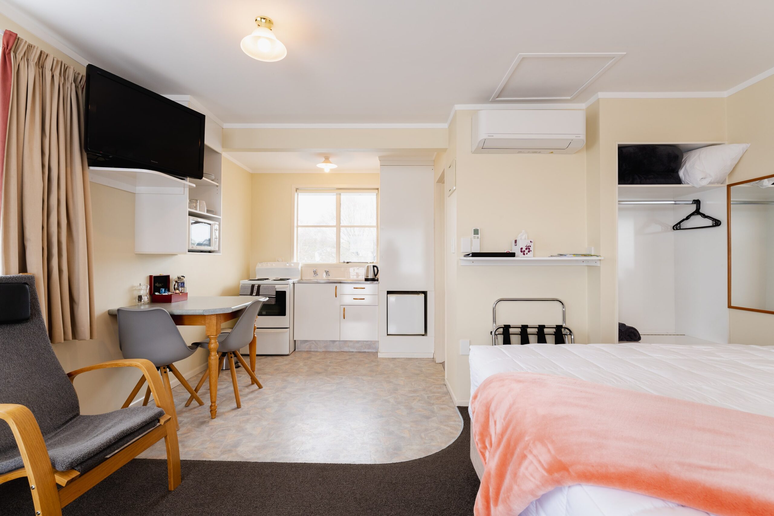 Highway Lodge Motel Accommodation in Balclutha - Queen Single Studio Unit